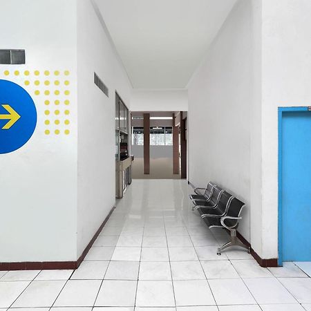Spot On 2289 Hotel Saudara Tegal  Exterior photo