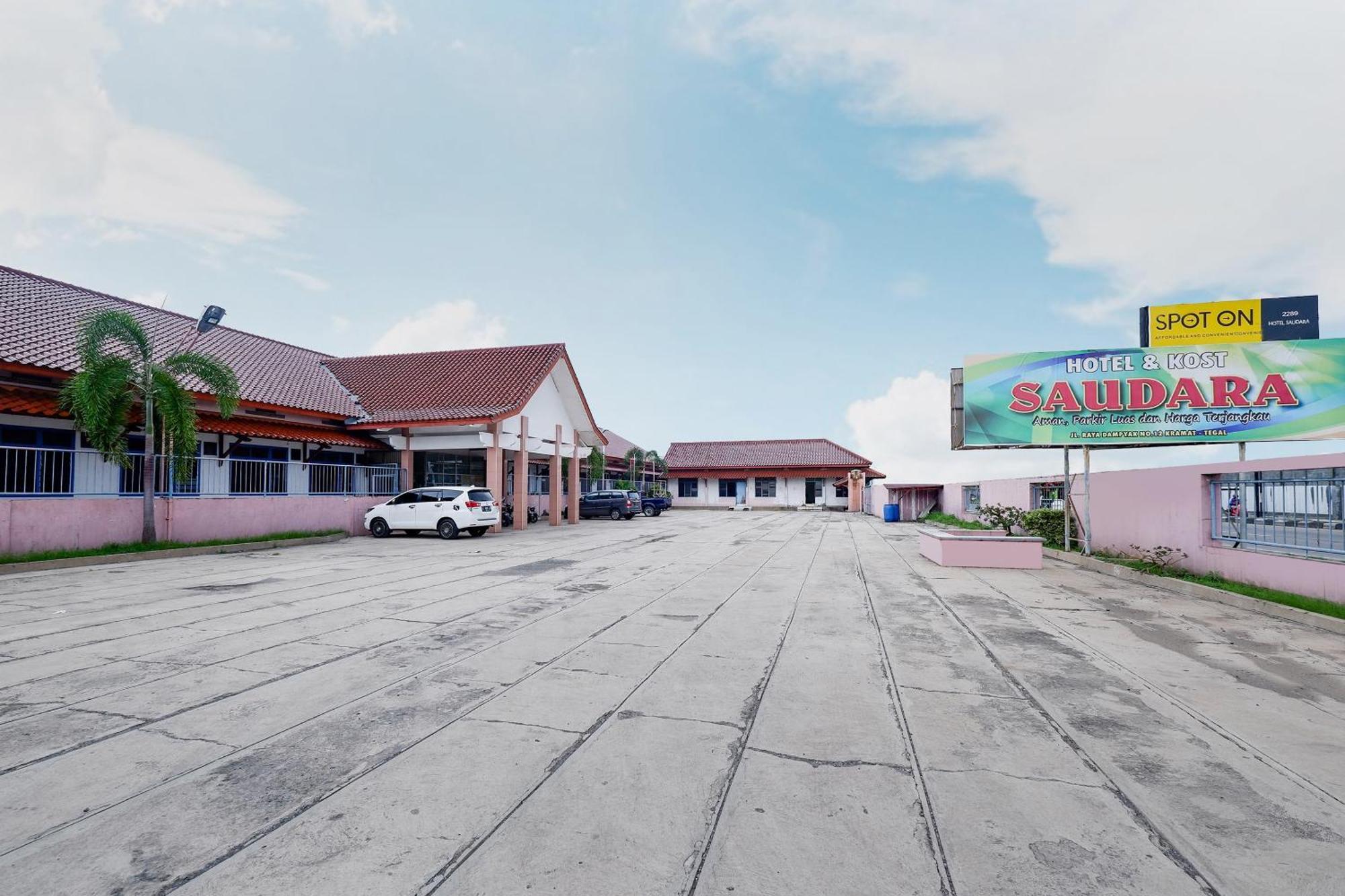 Spot On 2289 Hotel Saudara Tegal  Exterior photo