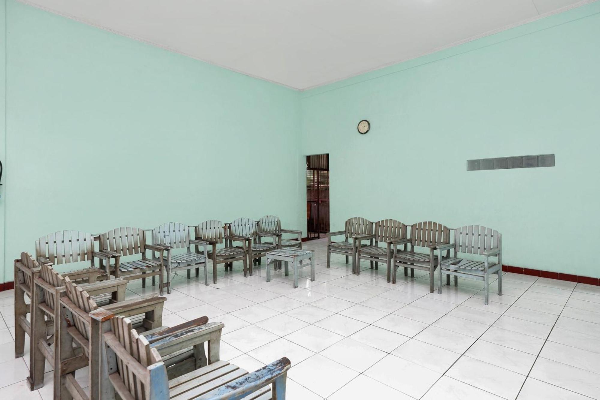 Spot On 2289 Hotel Saudara Tegal  Exterior photo
