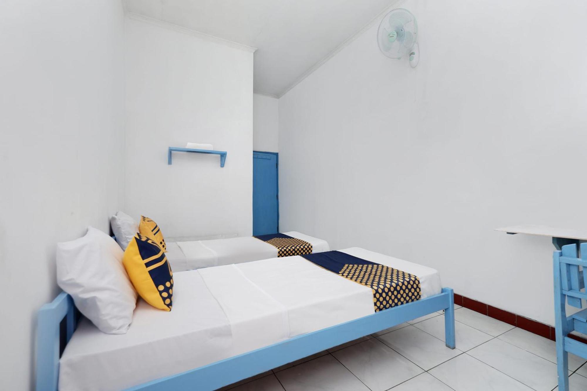 Spot On 2289 Hotel Saudara Tegal  Exterior photo