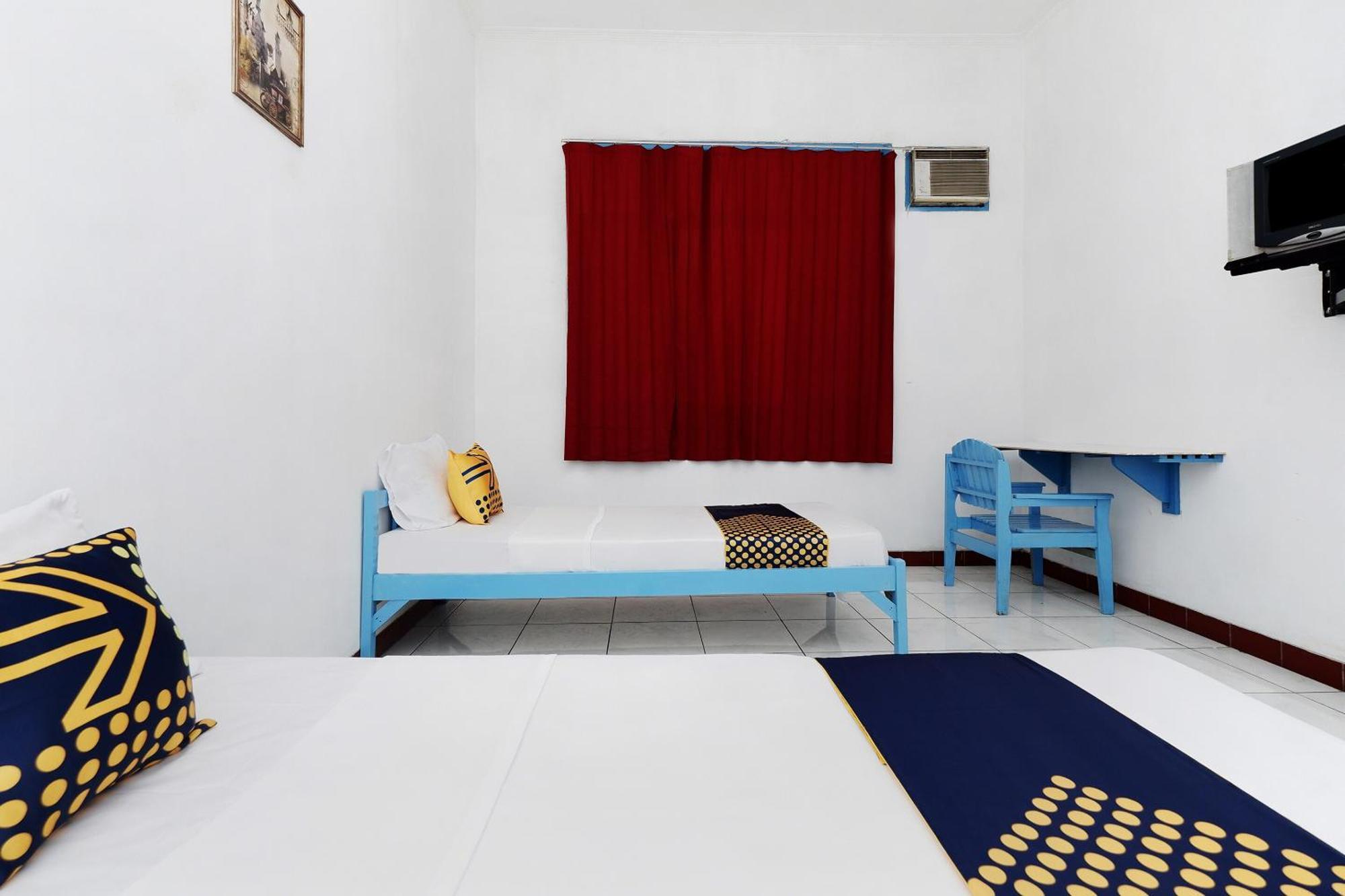 Spot On 2289 Hotel Saudara Tegal  Exterior photo