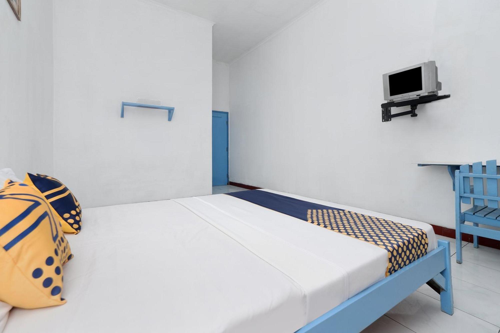Spot On 2289 Hotel Saudara Tegal  Exterior photo