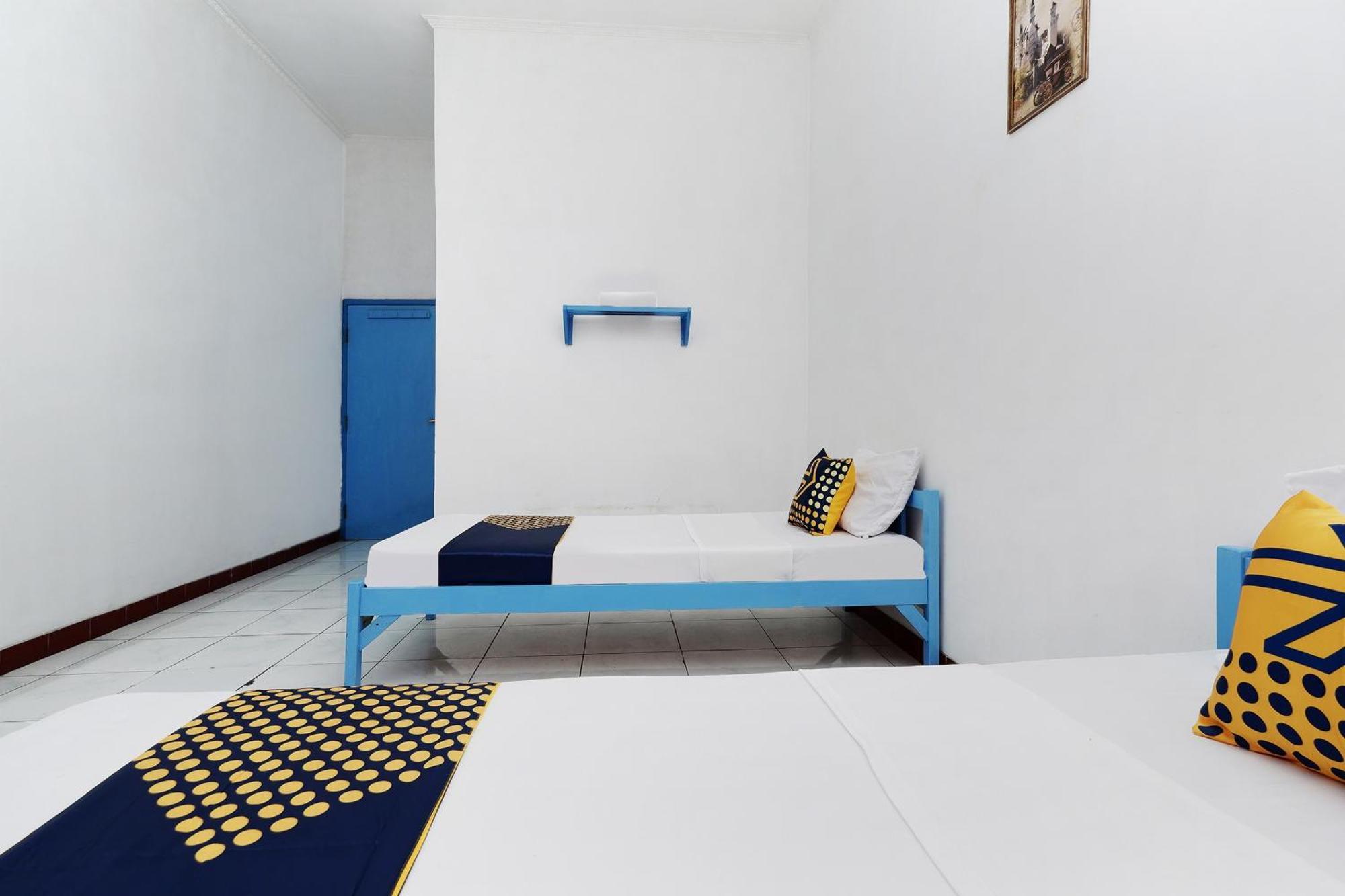 Spot On 2289 Hotel Saudara Tegal  Exterior photo