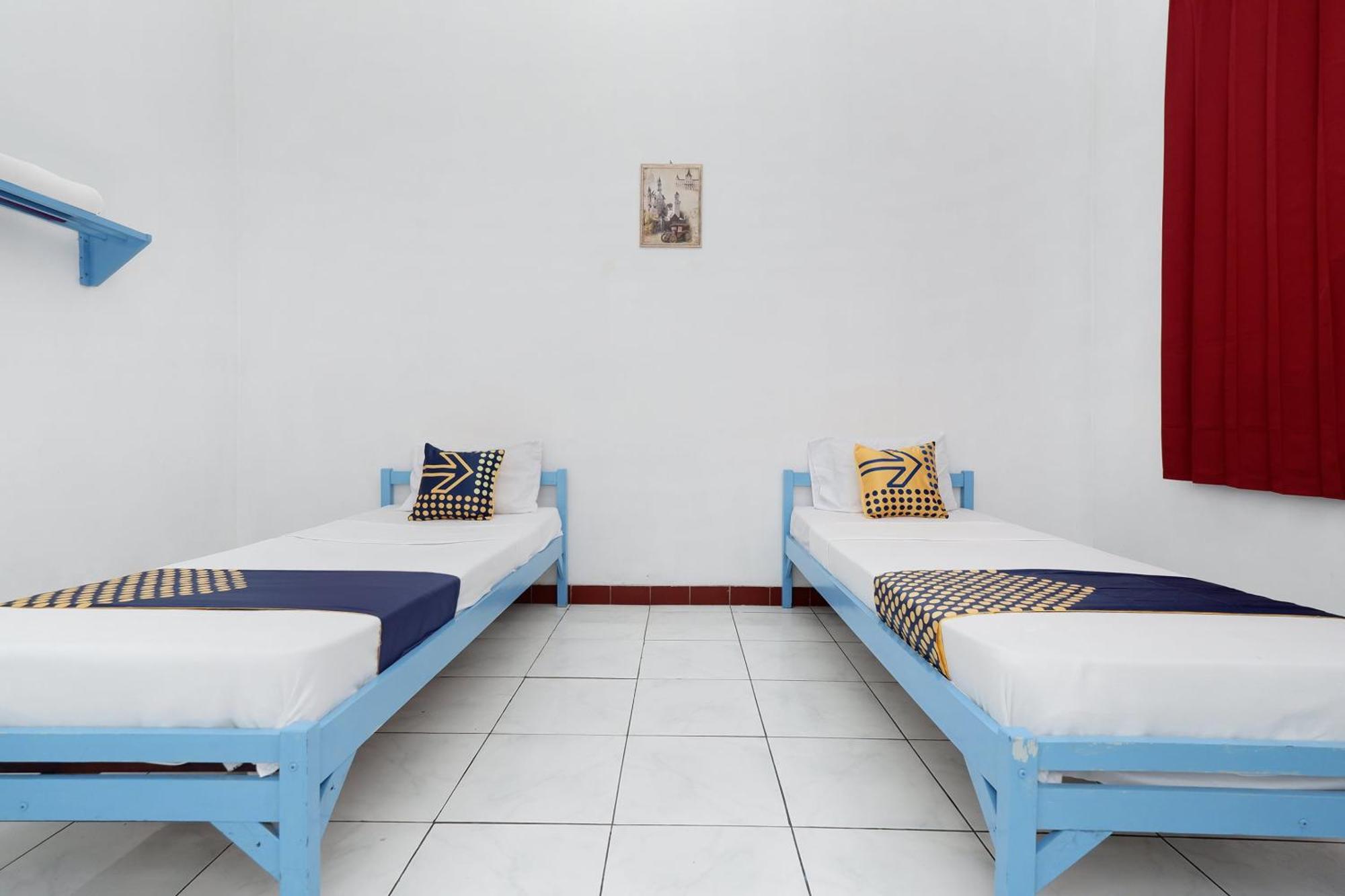 Spot On 2289 Hotel Saudara Tegal  Exterior photo