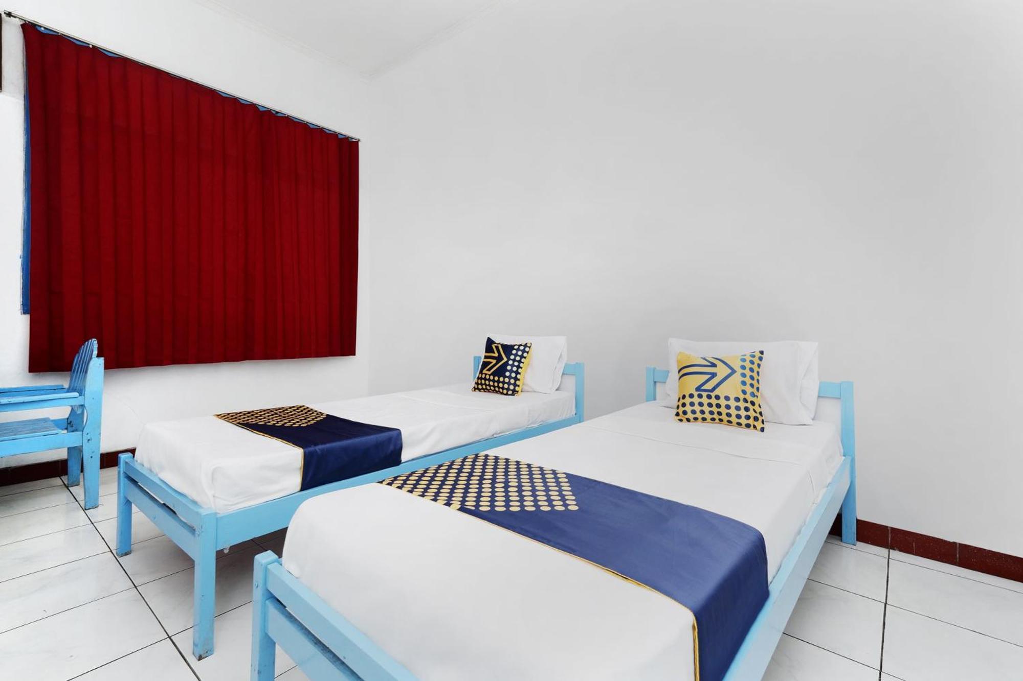 Spot On 2289 Hotel Saudara Tegal  Exterior photo