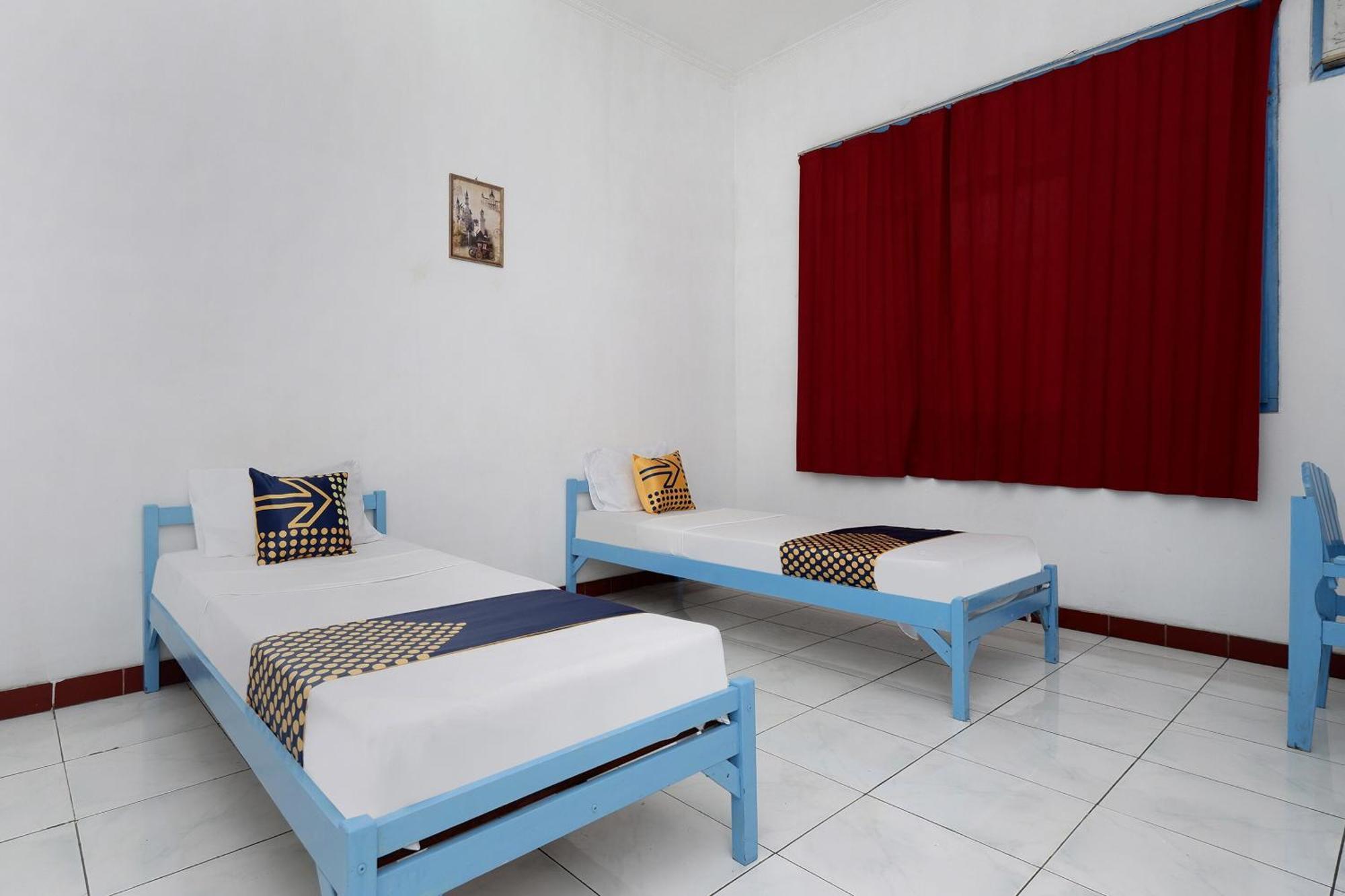 Spot On 2289 Hotel Saudara Tegal  Exterior photo