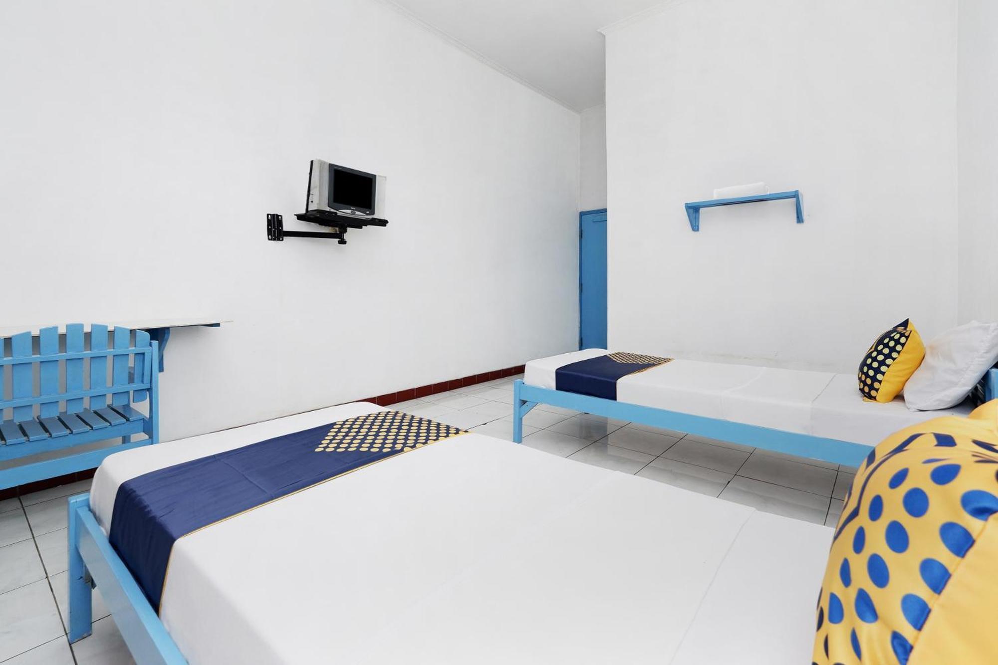 Spot On 2289 Hotel Saudara Tegal  Exterior photo