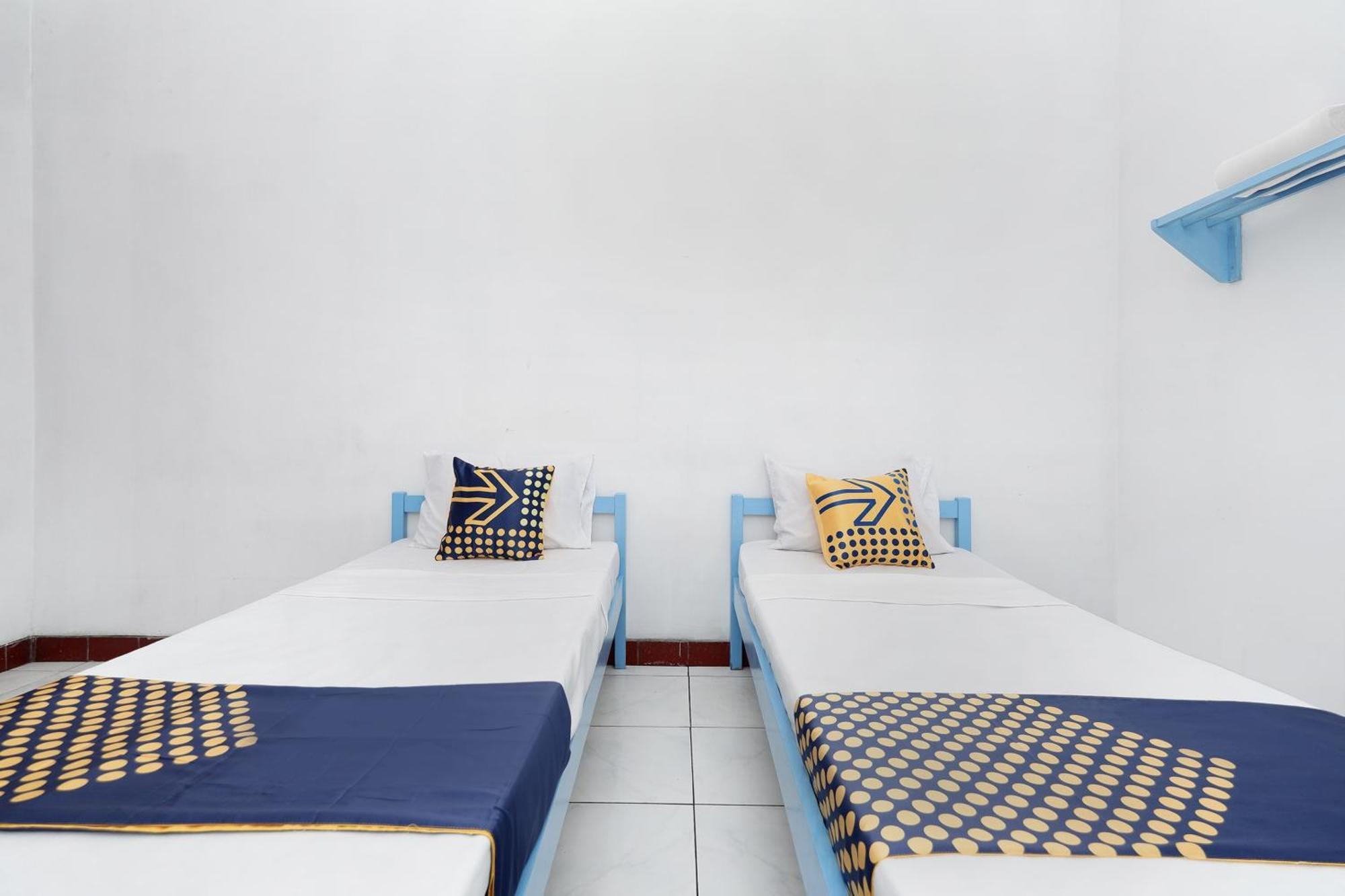 Spot On 2289 Hotel Saudara Tegal  Exterior photo